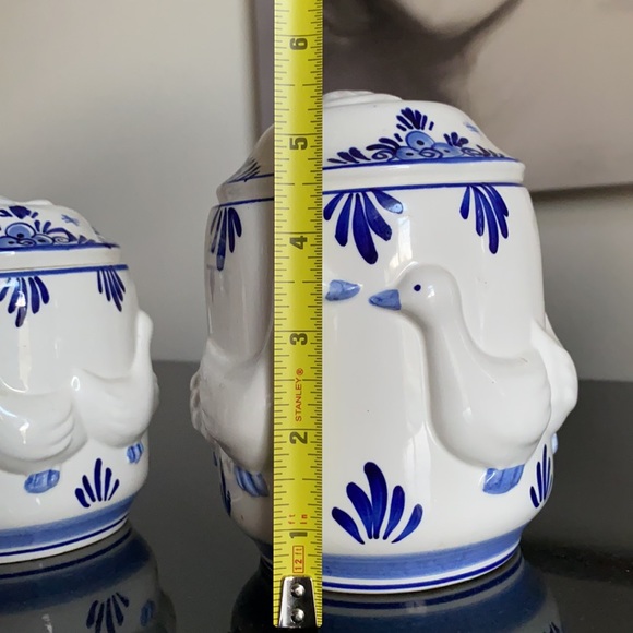 ❤️HOST PICKS❤️Vintage Delft 1984 blue/white Goose canisters - Picture 9 of 15